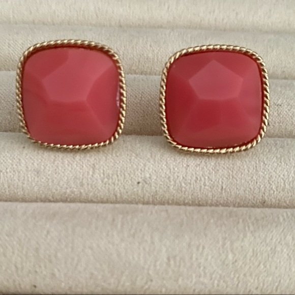 Vintage Gold and Salmon Pink Earrings - Picture 4 of 10